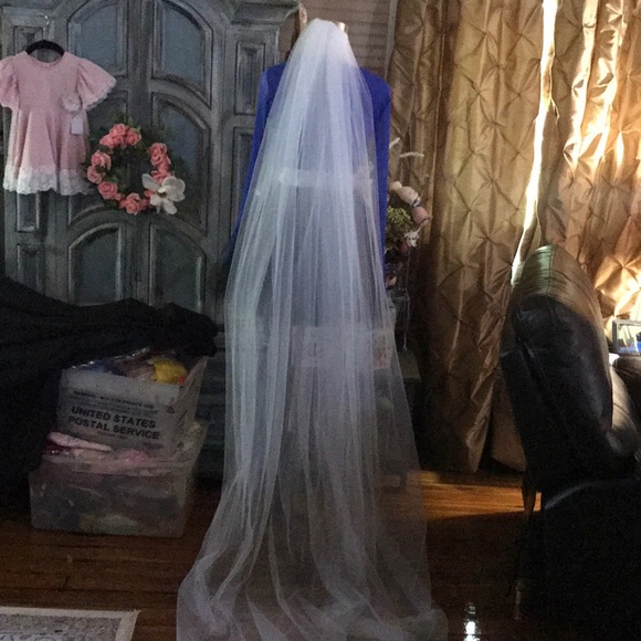 elegant chapel length 2 Layer wedding veil w/comb - Picture 8 of 8